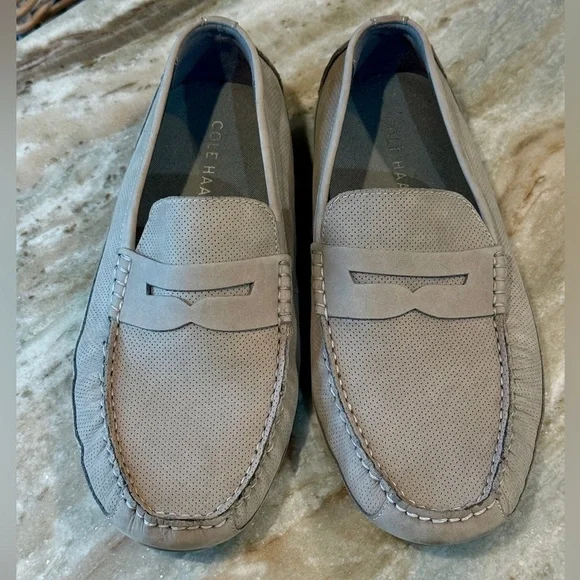Men’s COLE HAAN Wyatt Penny Driving Loafers- Light grey. Size 10.5